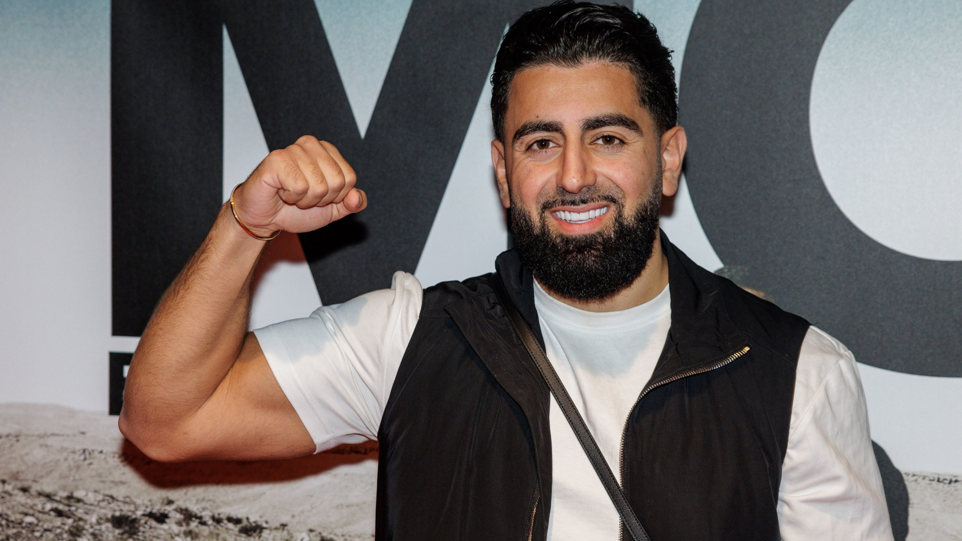 Joey Bravo zet zijn miljoenenvilla in Almere te koop en wat is er mogelijk aan de hand? Zie foto's 1
